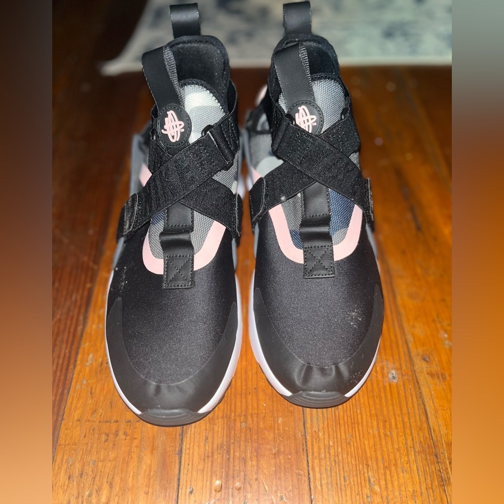 Women's Nike Sneakers - Picture 4 of 4